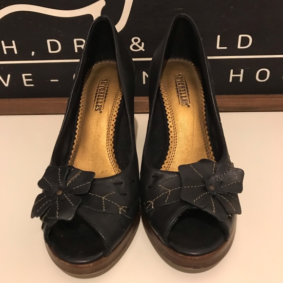 Anthropology heels. - Picture 2 of 6